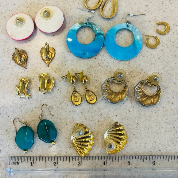 11 Pairs of Vintage Enamel Earrings including Napier - Picture 2 of 9